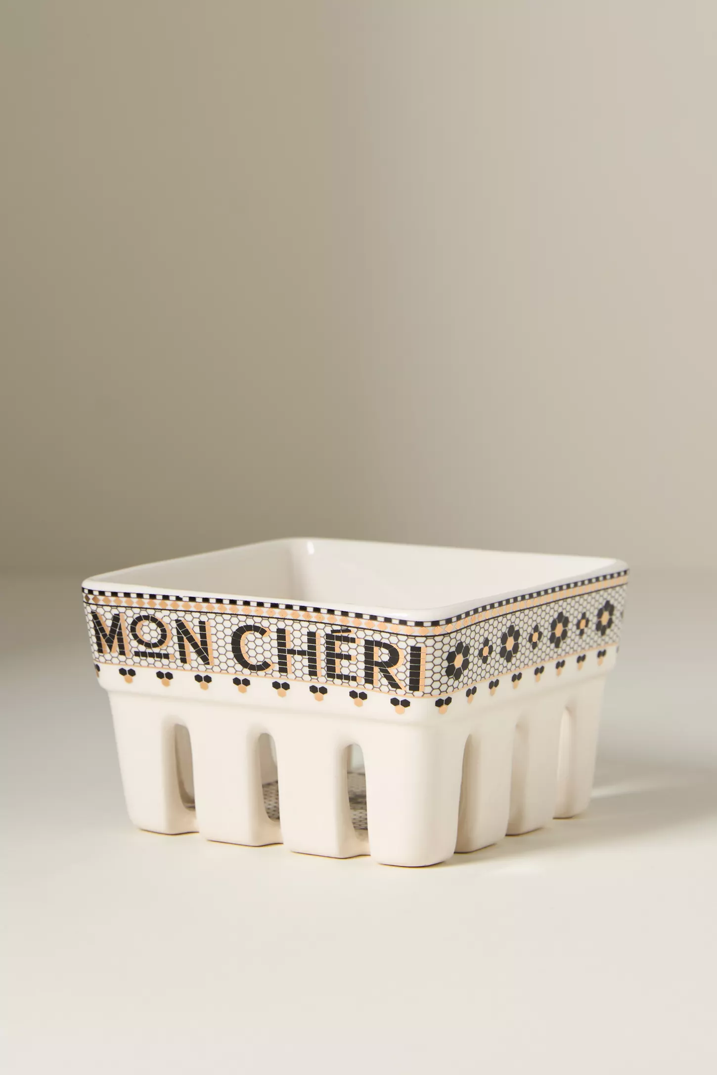 Anthropologie Mon cheri Kase
